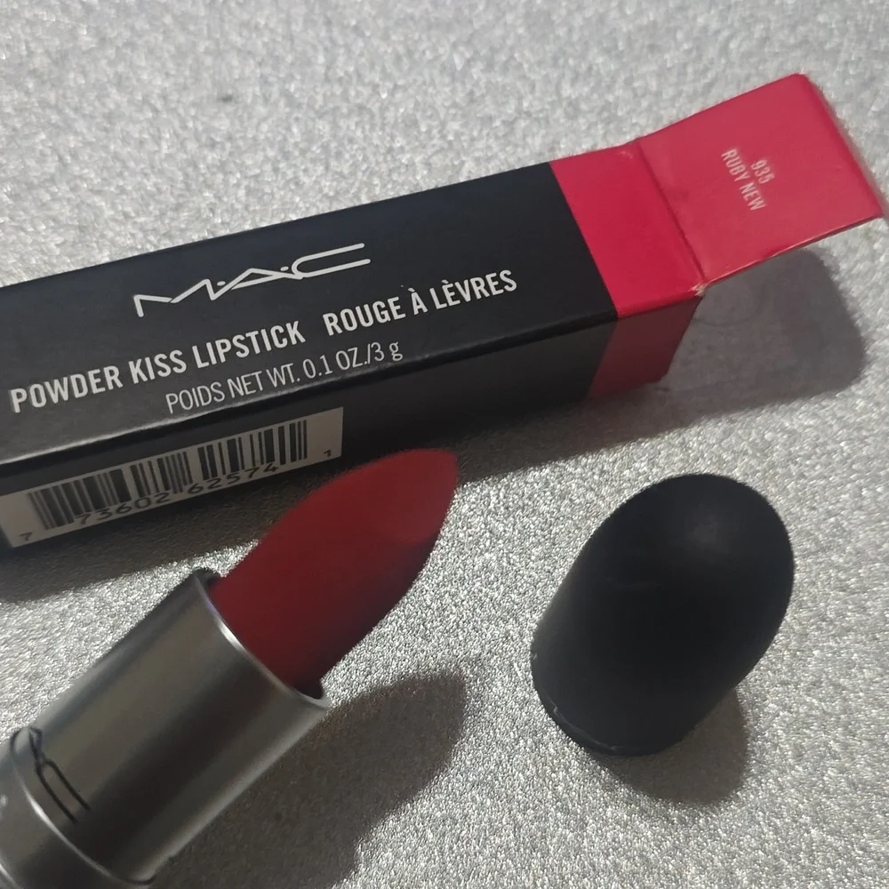 ❇️🧚‍♀️RUBY NEW MAC Cosmetics Powder Kiss Lipstick NWT